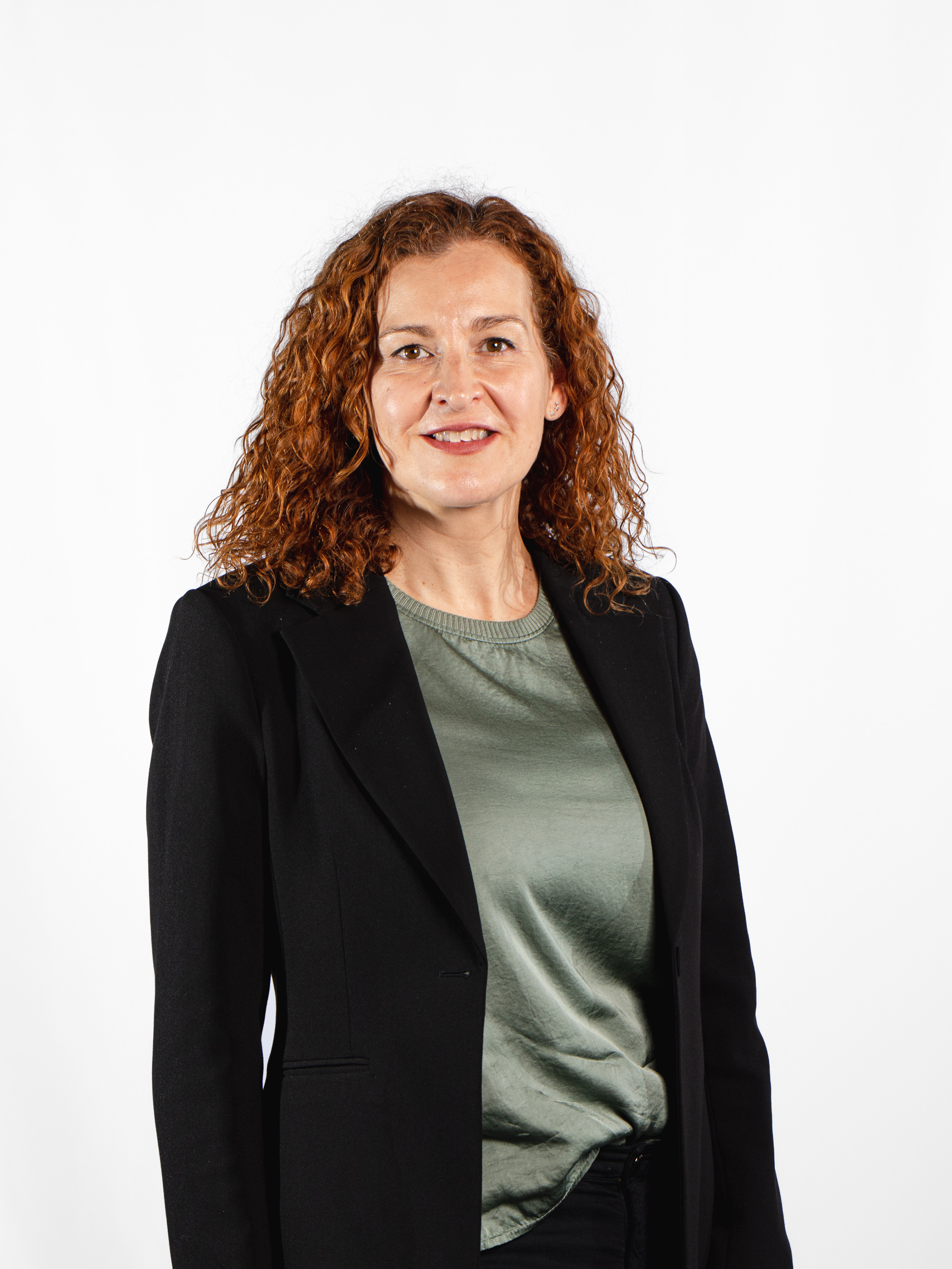 Alicia López (Financial Director)